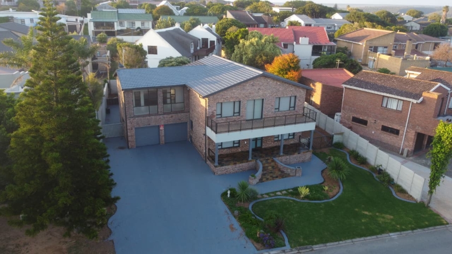 To Let 5 Bedroom Property for Rent in Stilbaai Wes Western Cape